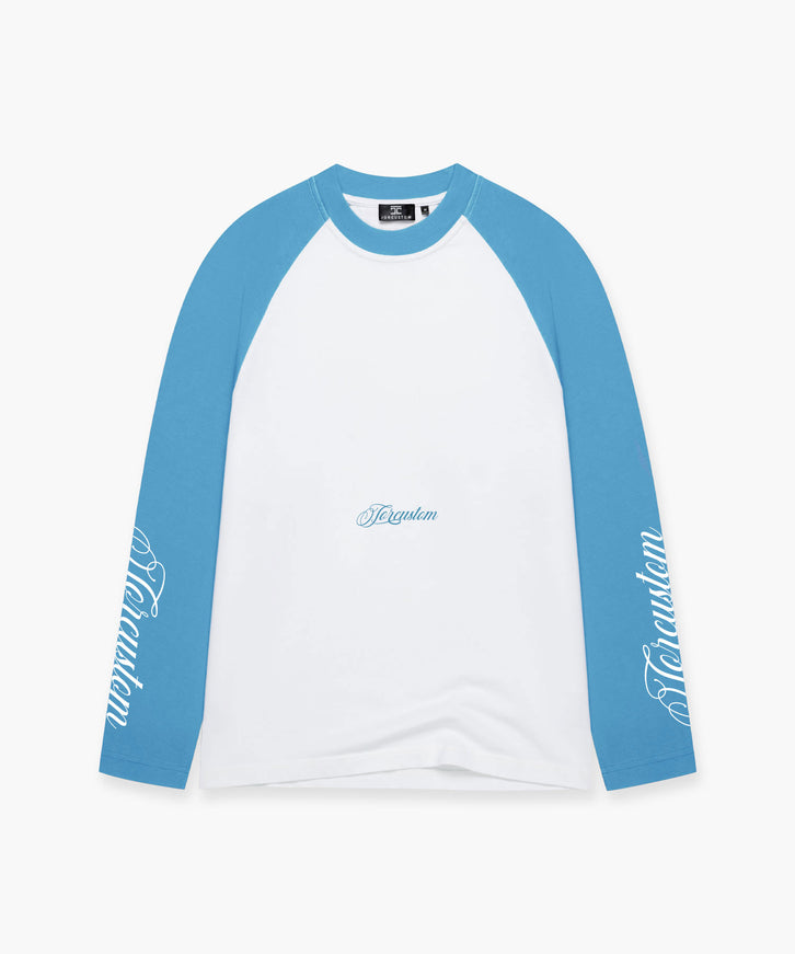 Jorcustom Jorcustom Longsleeve Raglan Sleeve Handscript 2.0 FW26 White/Bounty Blue