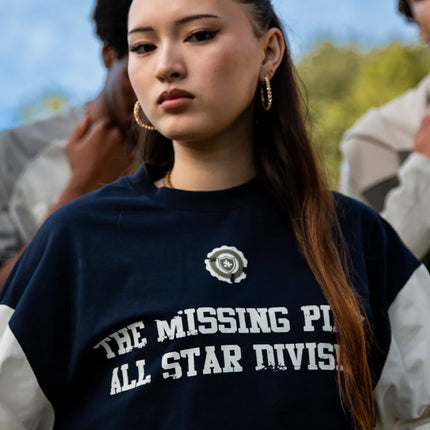 The Missing Piece The Missing Piece Longsleeve All-Starr Division SS26 Cloud Navy
